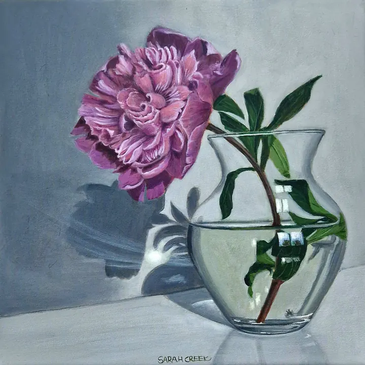 Roze Pioenroos, Glass vase with peony